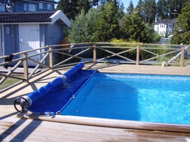 Nordisk inredning av en pool