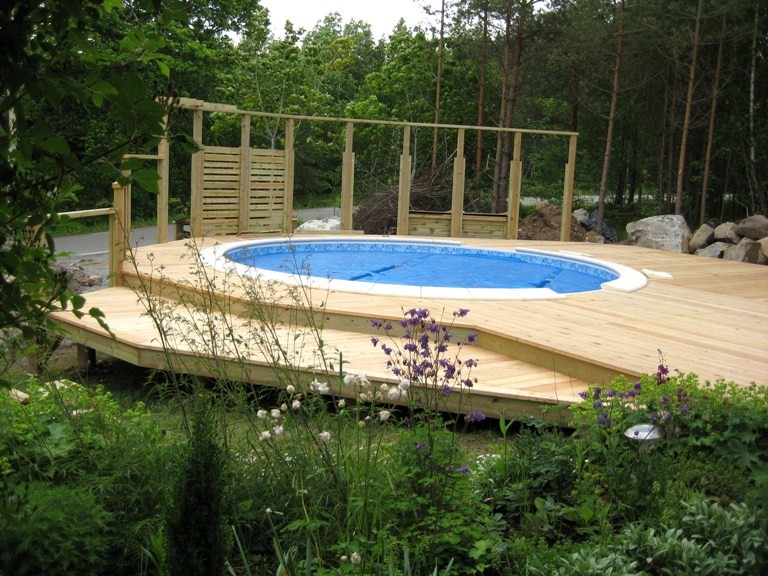 Idées déco pour une piscine scandinave.