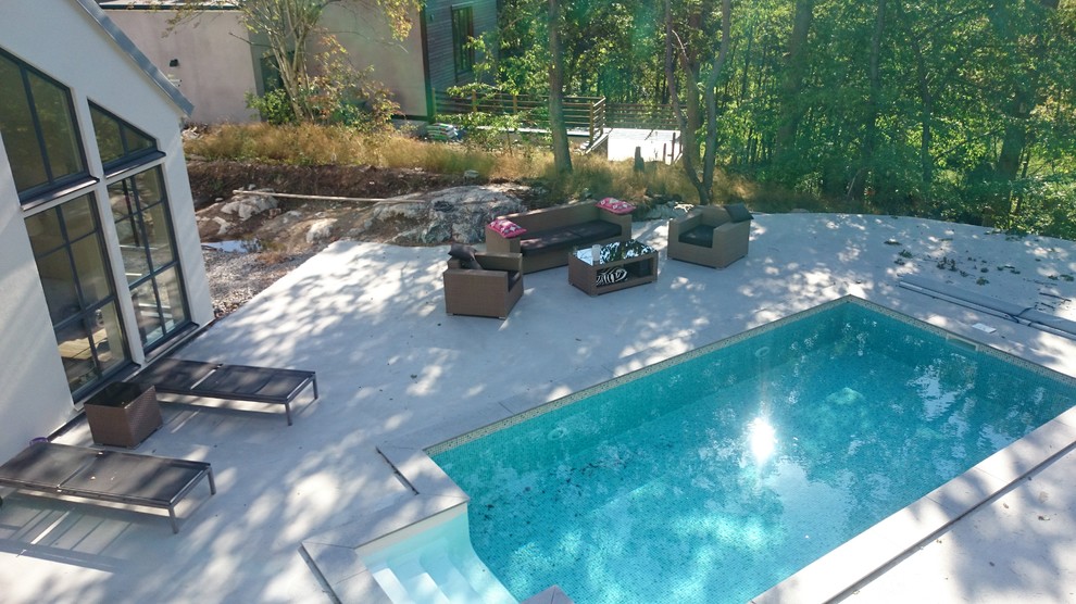 Bild på en minimalistisk pool