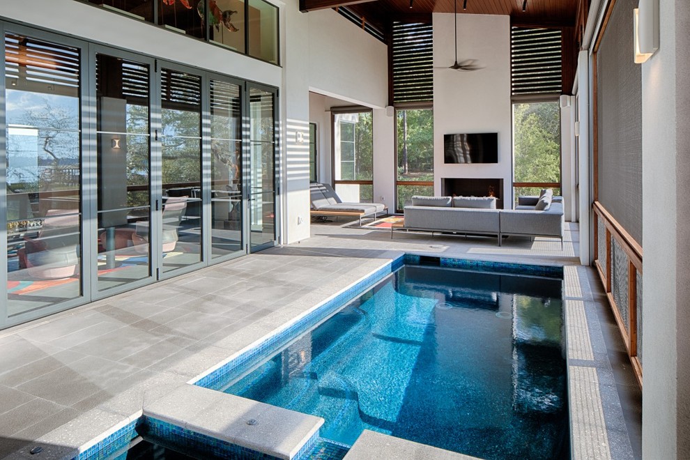 Contemporary swimming pool in Charleston.