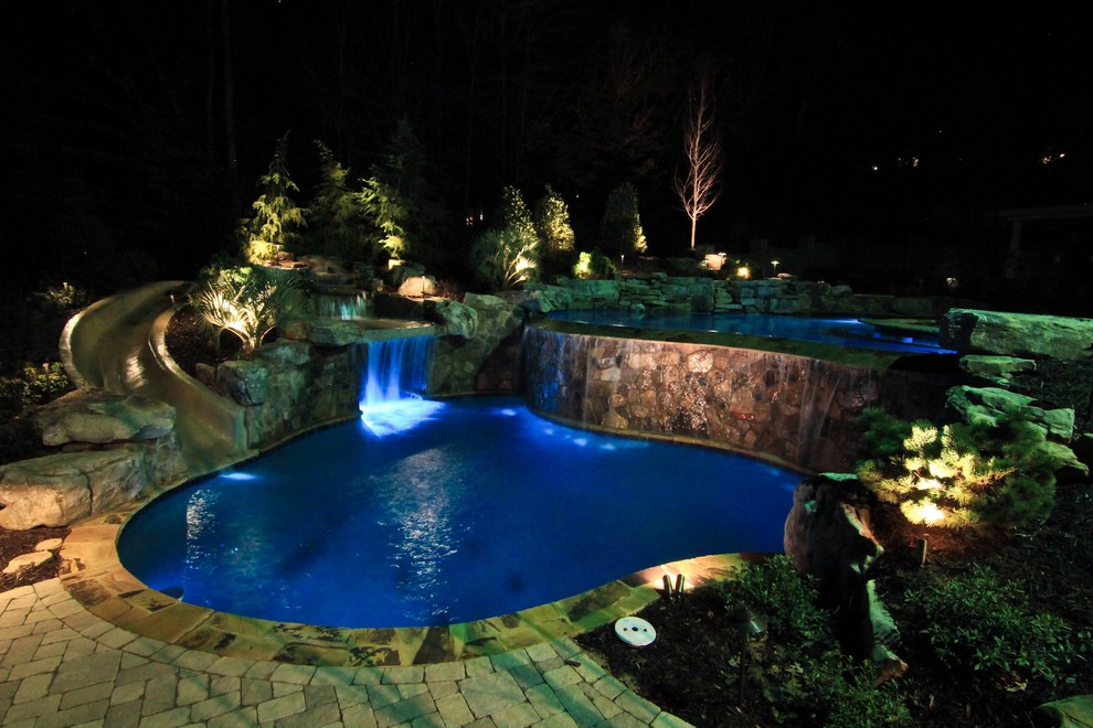 This is an example of an expansive world-inspired back infinity swimming pool in Atlanta.