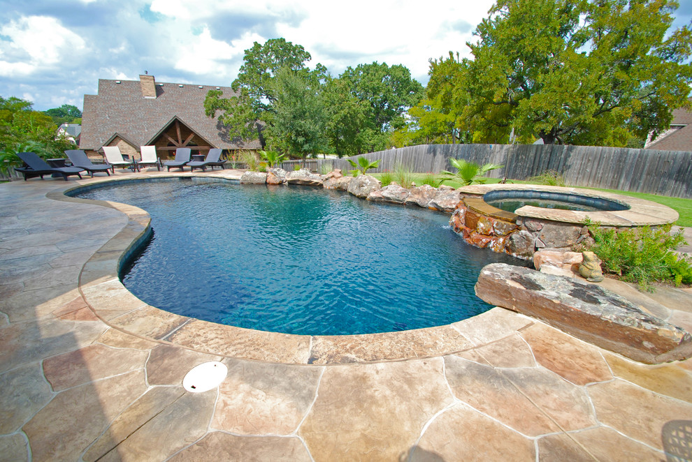 Inspiration for a mid-sized craftsman backyard stone and custom-shaped natural hot tub remodel in Austin