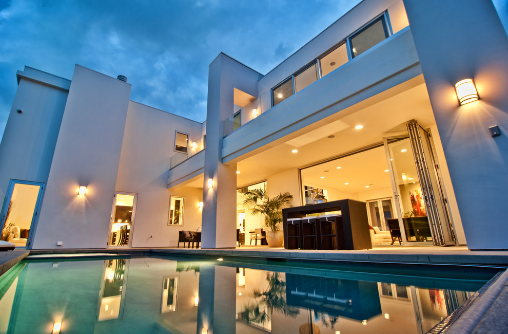 2260 Hercules Dr Los Angeles, CA 90046 Contemporary Pool Los