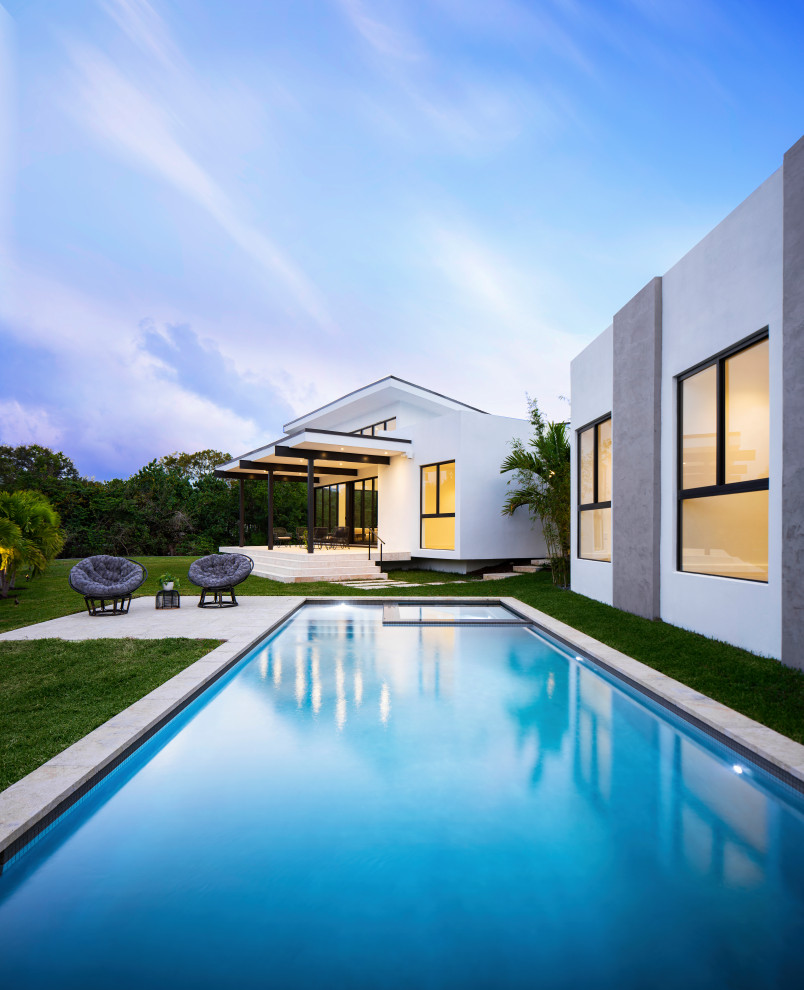 Contemporary rectangular swimming pool in Miami.