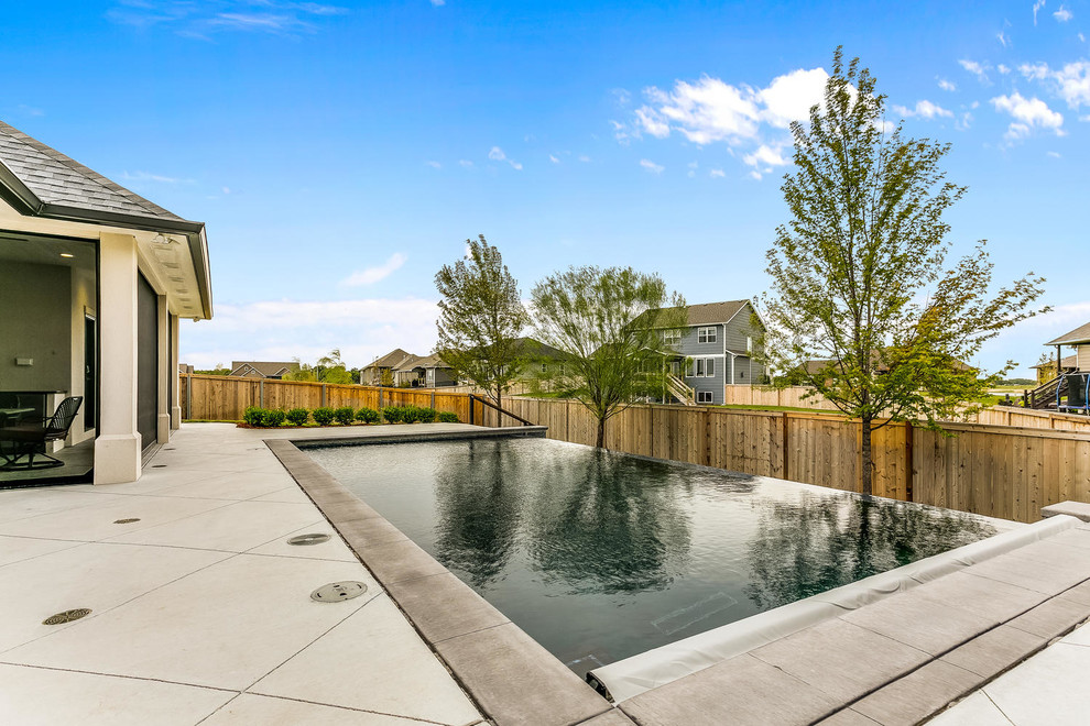 2916 N Gulf Breeze - Modern - Pool - Wichita - by JLRussell | Houzz