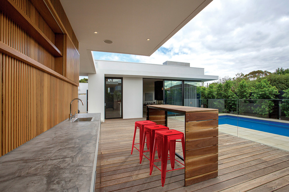 Cette image montre un Abris de piscine et pool houses arrière design de taille moyenne et rectangle.