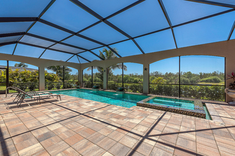 Idées déco pour une piscine méditerranéenne.