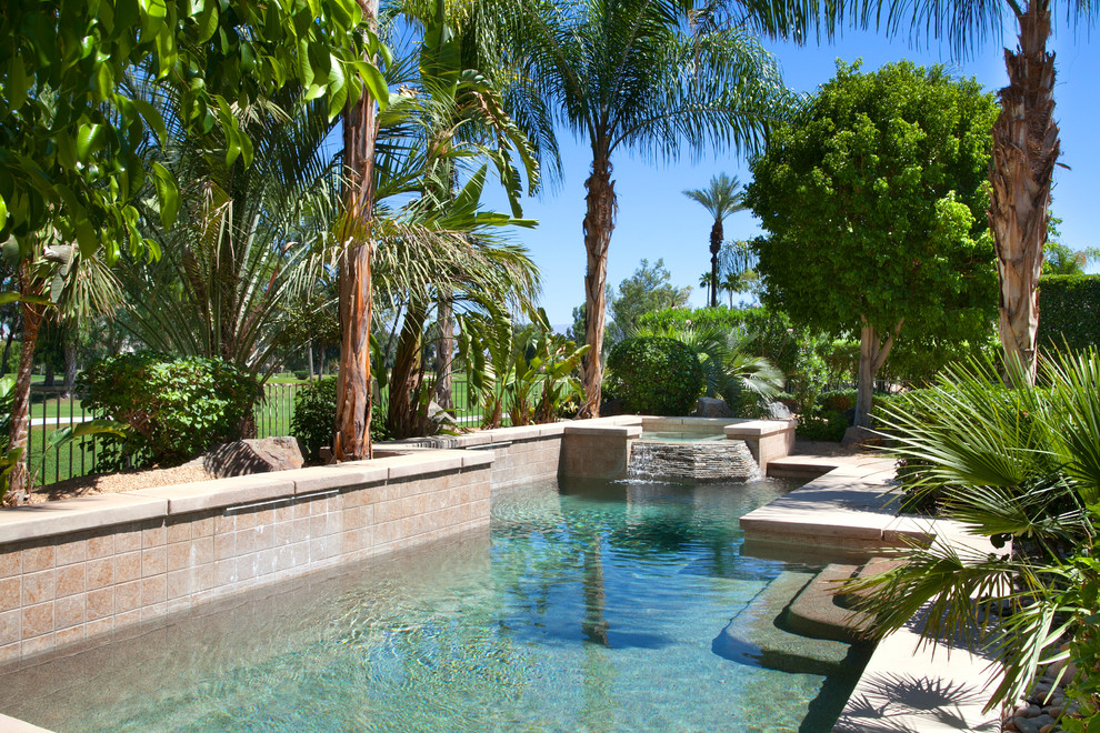 Mittelgroßer Mediterraner Pool in individueller Form in Los Angeles