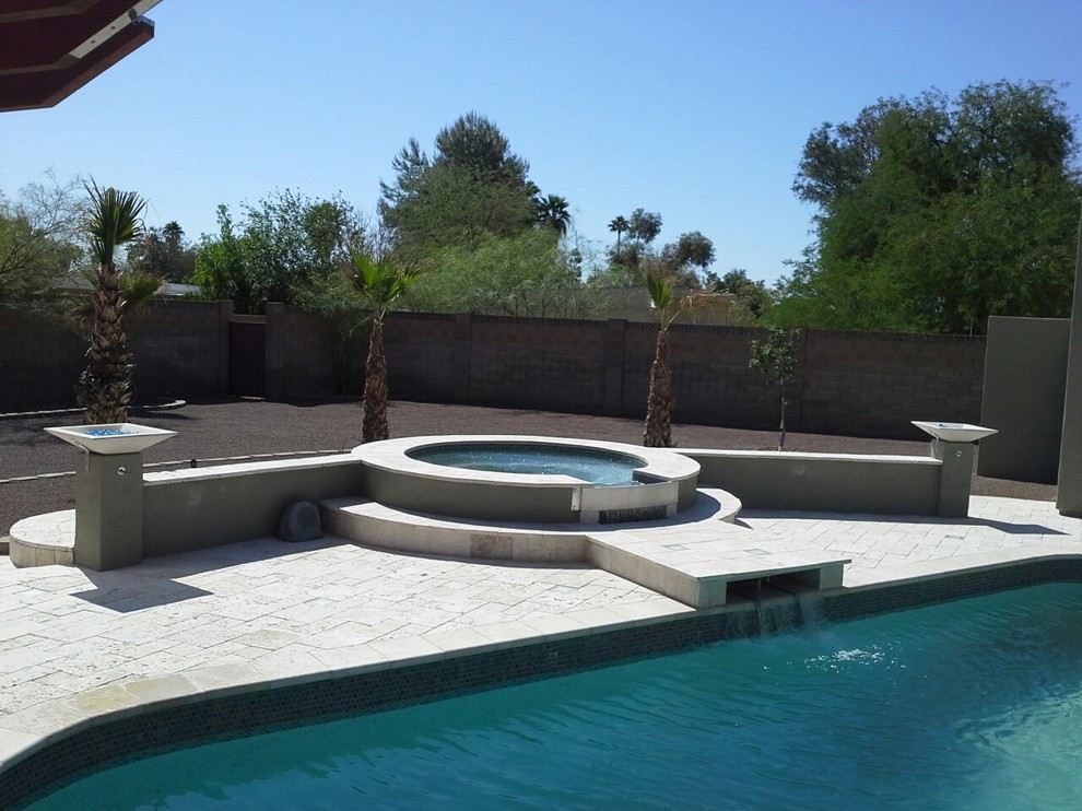 Oberirdischer, Kleiner Klassischer Whirlpool hinter dem Haus in runder Form in Phoenix