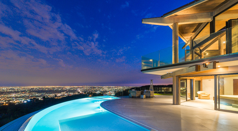 Inspiration for a contemporary pool remodel in Los Angeles
