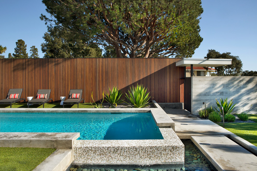 Источник вдохновения для домашнего уюта: прямоугольный бассейн в стиле ретро