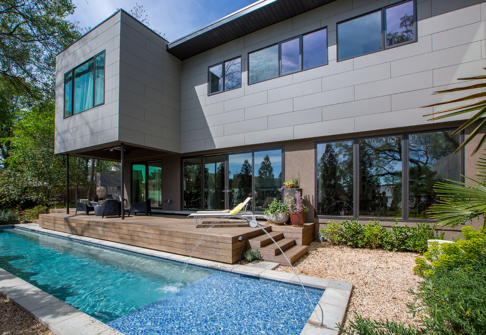 Contemporary swimming pool in Atlanta with gravel.