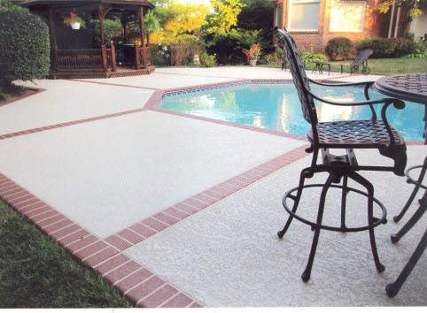 Exemple d'une grande piscine hors-sol et arrière chic sur mesure avec un point d'eau et des pavés en béton.
