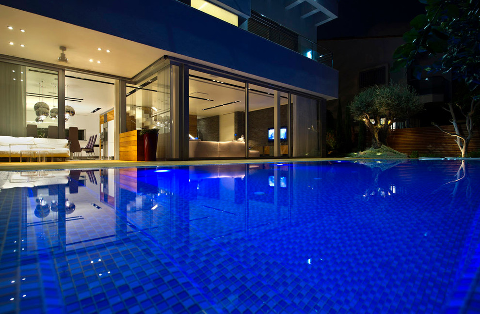 Example of a trendy pool design in Tel Aviv