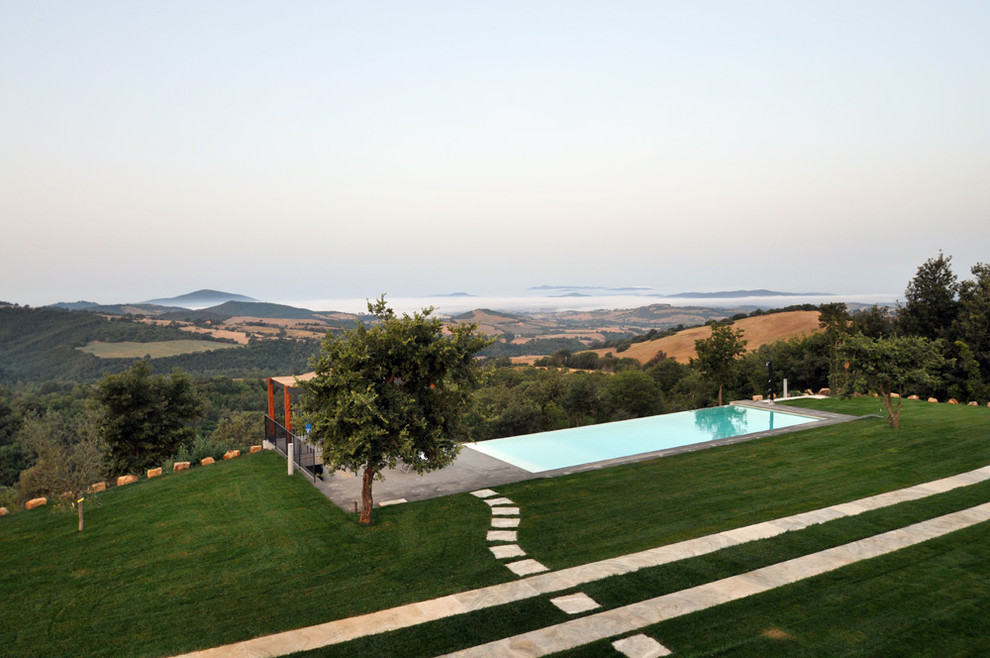Inspiration for a farmhouse pool remodel in Milan