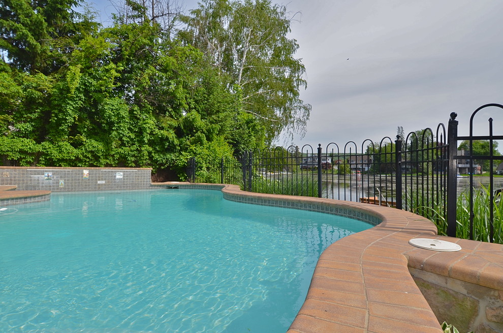 A Waterfront " Enchanted Cottage " on Lake Mohawk NJ Eclectic Pool