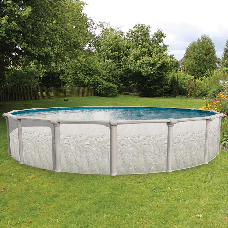 Стильный дизайн: большой наземный бассейн произвольной формы на заднем дворе в морском стиле - последний тренд