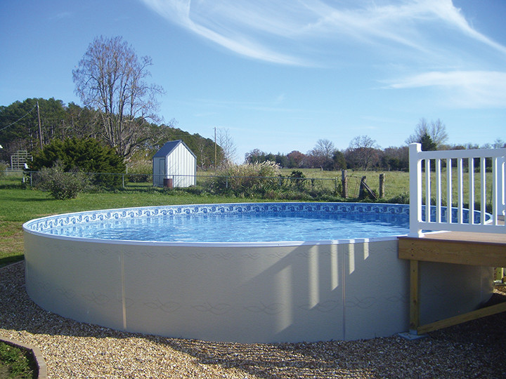 Foto di una piscina fuori terra classica rotonda di medie dimensioni e dietro casa