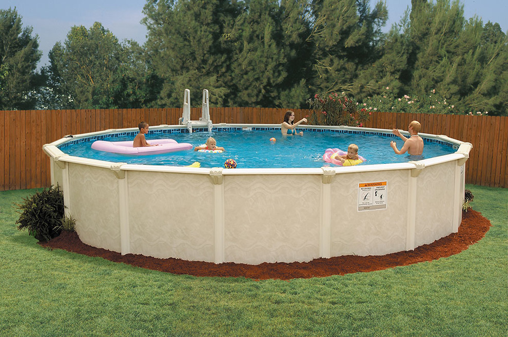 Example of a backyard round pool design in Dallas