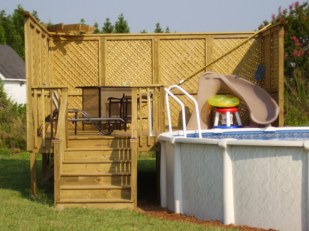 Cette image montre une piscine traditionnelle.