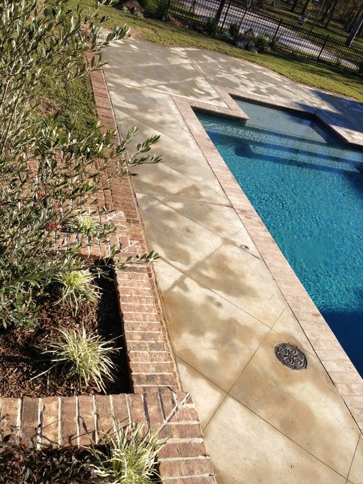Design ideas for a medium sized traditional back rectangular lengths swimming pool in Houston with a water feature and brick paving.