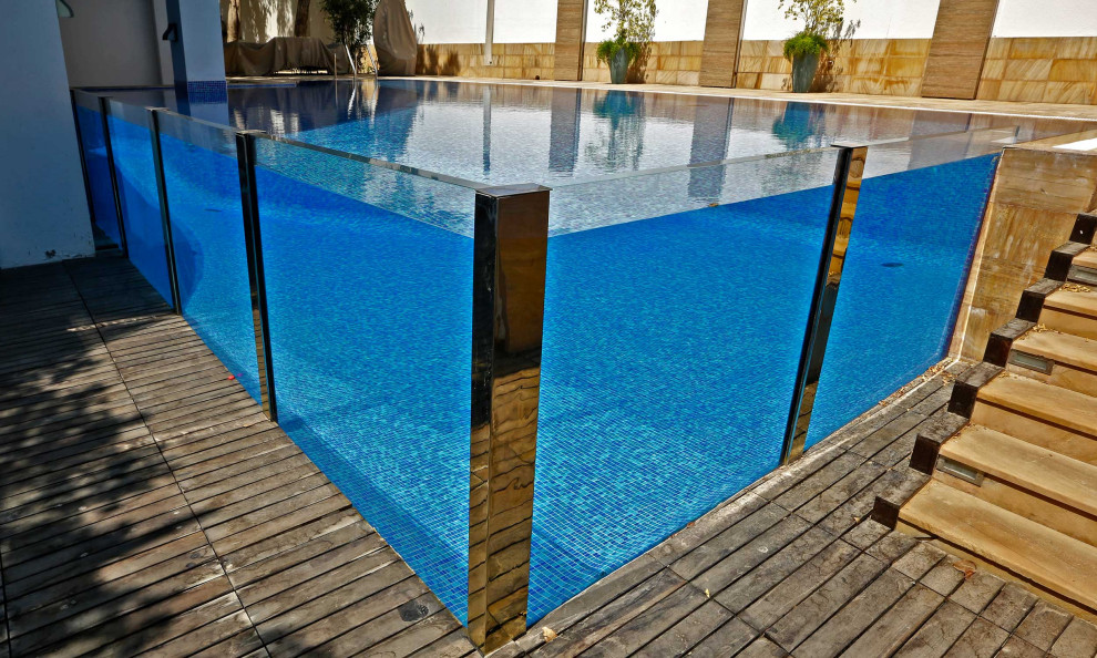 Oberirdischer, Geräumiger Pool in rechteckiger Form in Sonstige