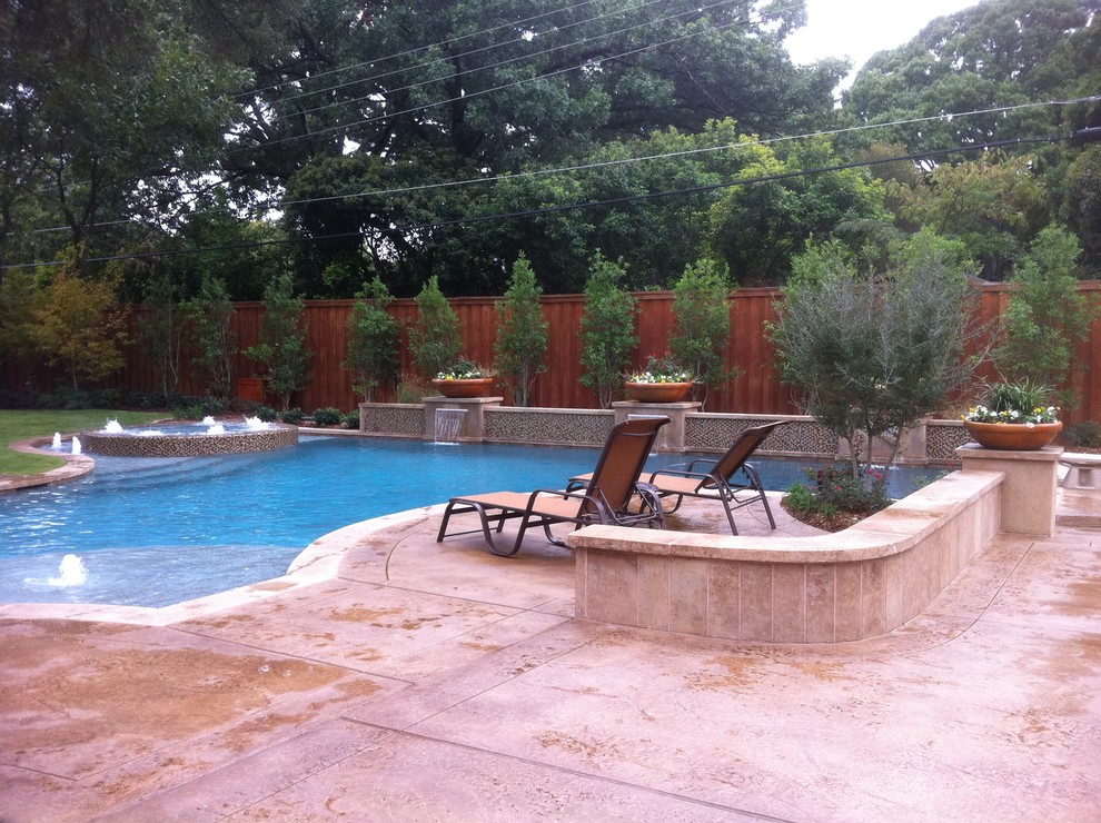 Large contemporary back custom shaped lengths hot tub in Dallas with concrete paving.