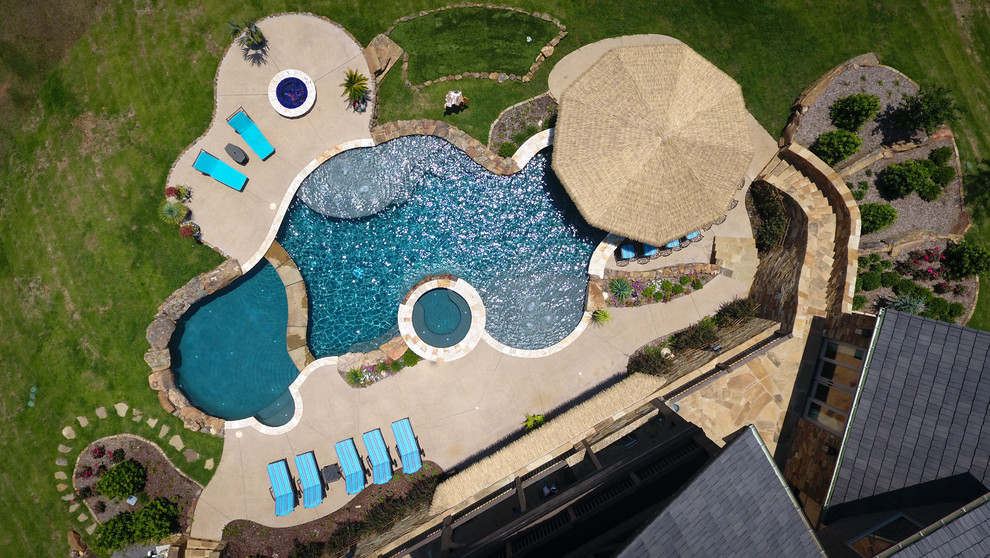 Example of an island style pool design in Dallas