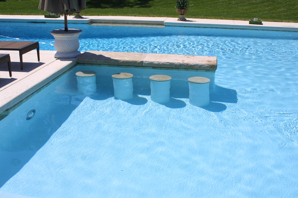 Ispirazione per una grande piscina monocorsia contemporanea a "L" dietro casa con cemento stampato