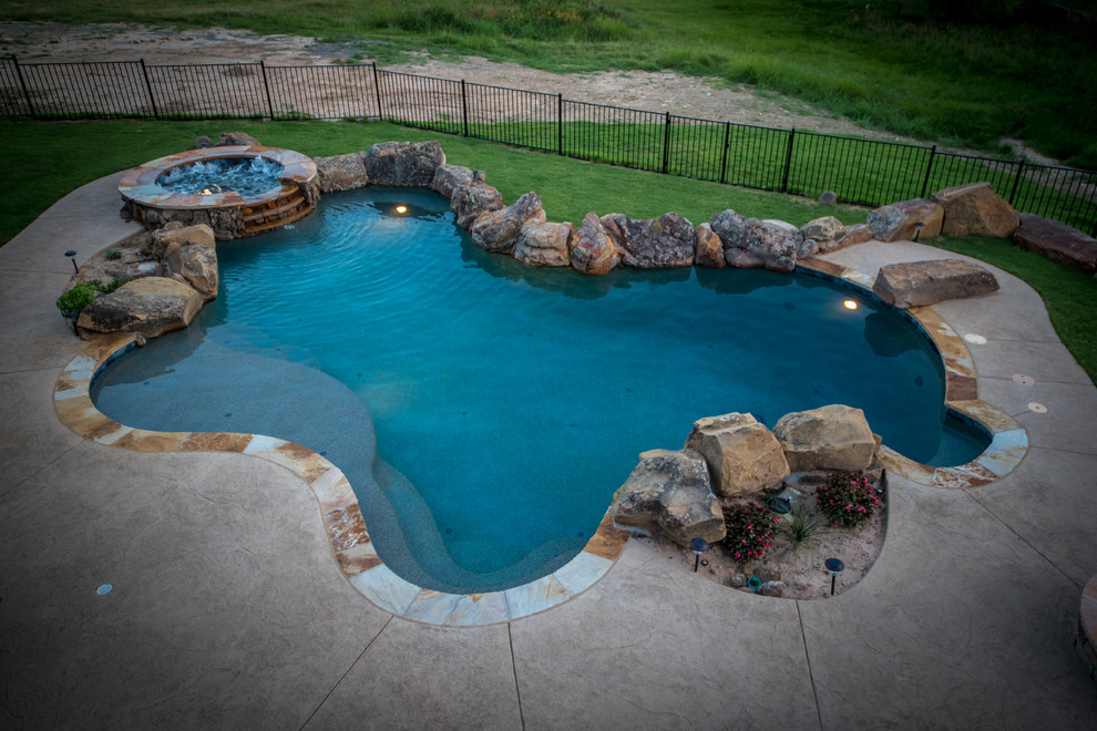 Design ideas for a swimming pool in Dallas.