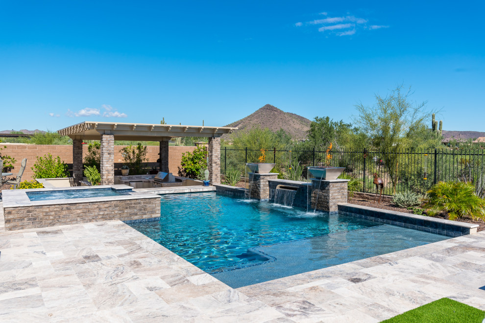 Ejemplo de piscinas y jacuzzis de estilo americano de tamaño medio rectangulares en patio trasero con adoquines de piedra natural