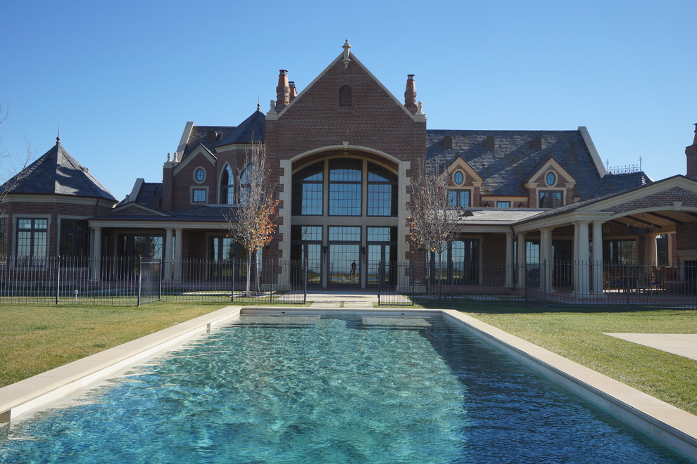 Elegant pool photo in Los Angeles