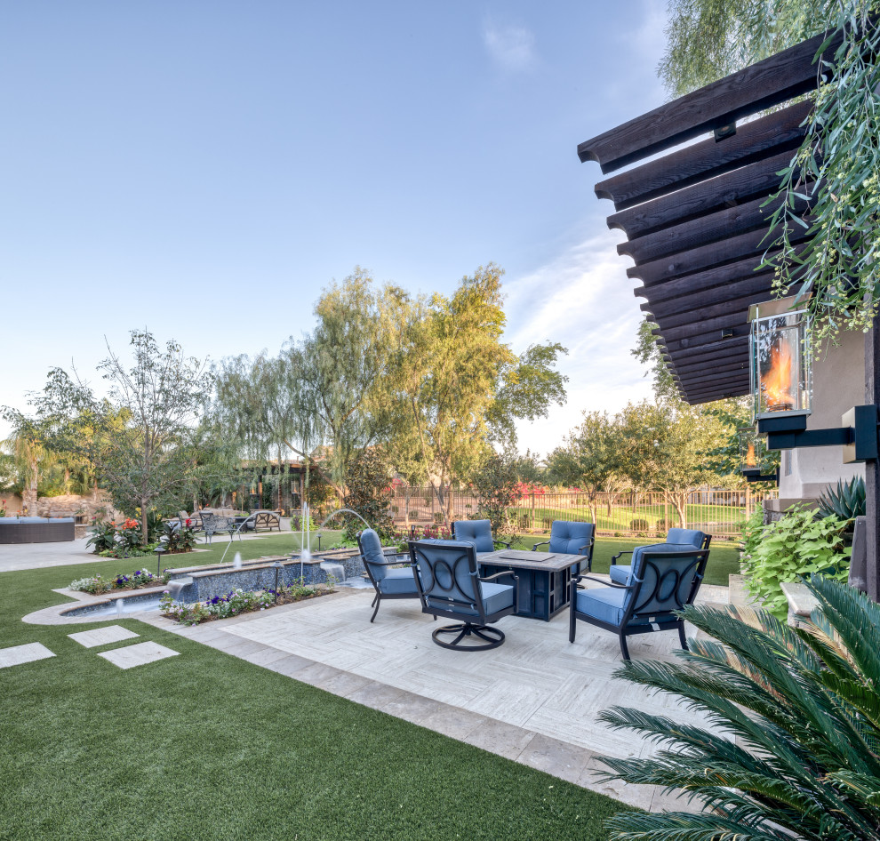 Großer Moderner Schwimmteich hinter dem Haus mit Pool-Gartenbau und Betonboden in Phoenix