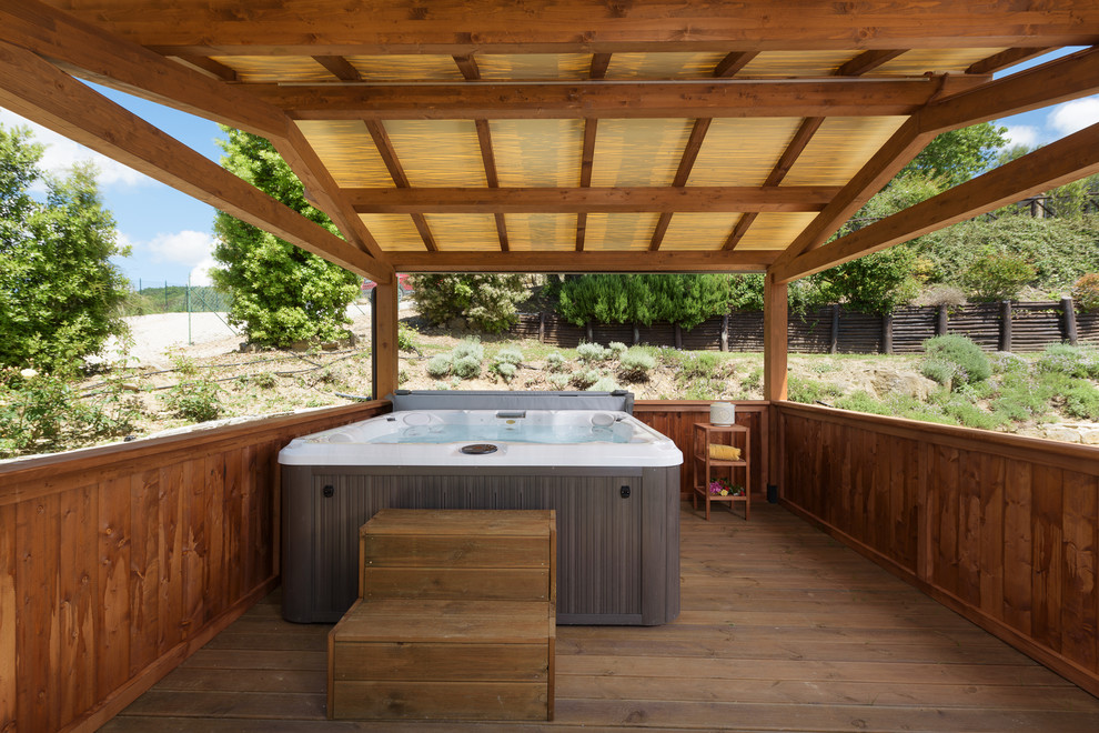 Contemporary hot tub in Florence with decking.