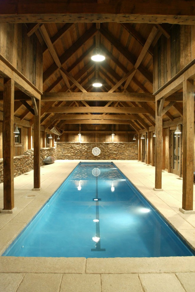 Immagine di una piscina monocorsia rustica