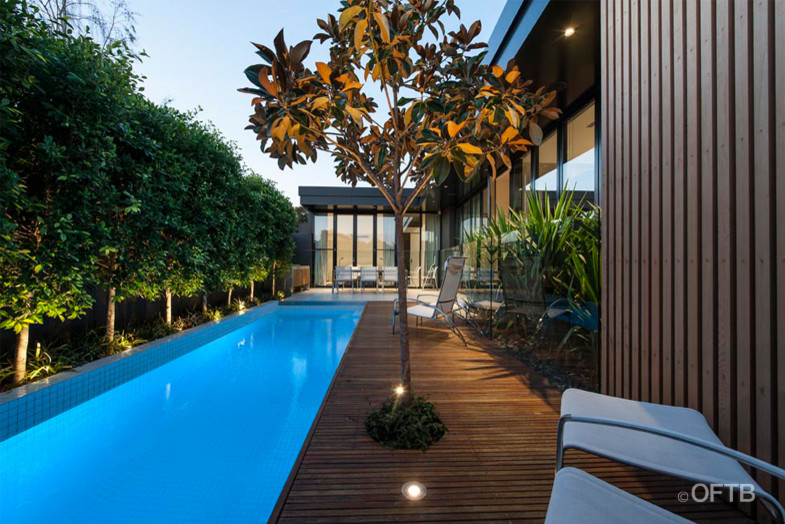 Contemporary swimming pool in Melbourne.
