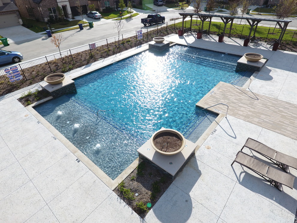 Artesia Amenity Pool Modern Pool Dallas by Robertson Pools, Inc