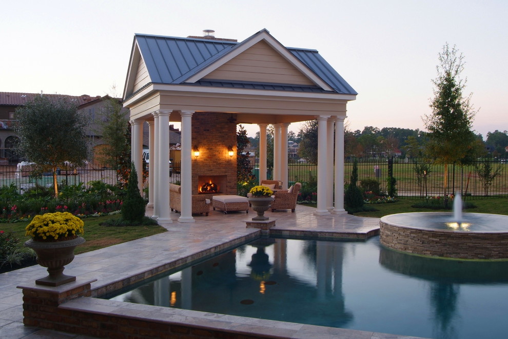 Diseño de piscinas y jacuzzis clásicos grandes rectangulares en patio trasero con adoquines de hormigón