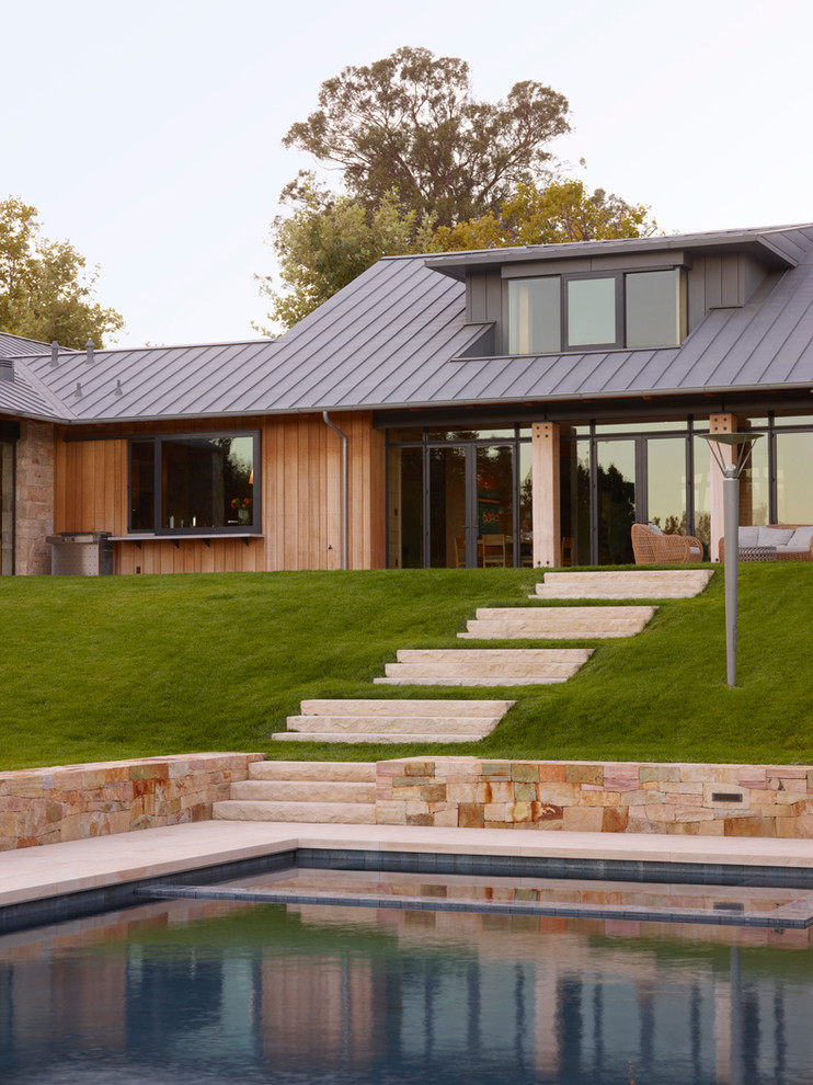 Idee per una piscina minimal rettangolare dietro casa con pavimentazioni in pietra naturale