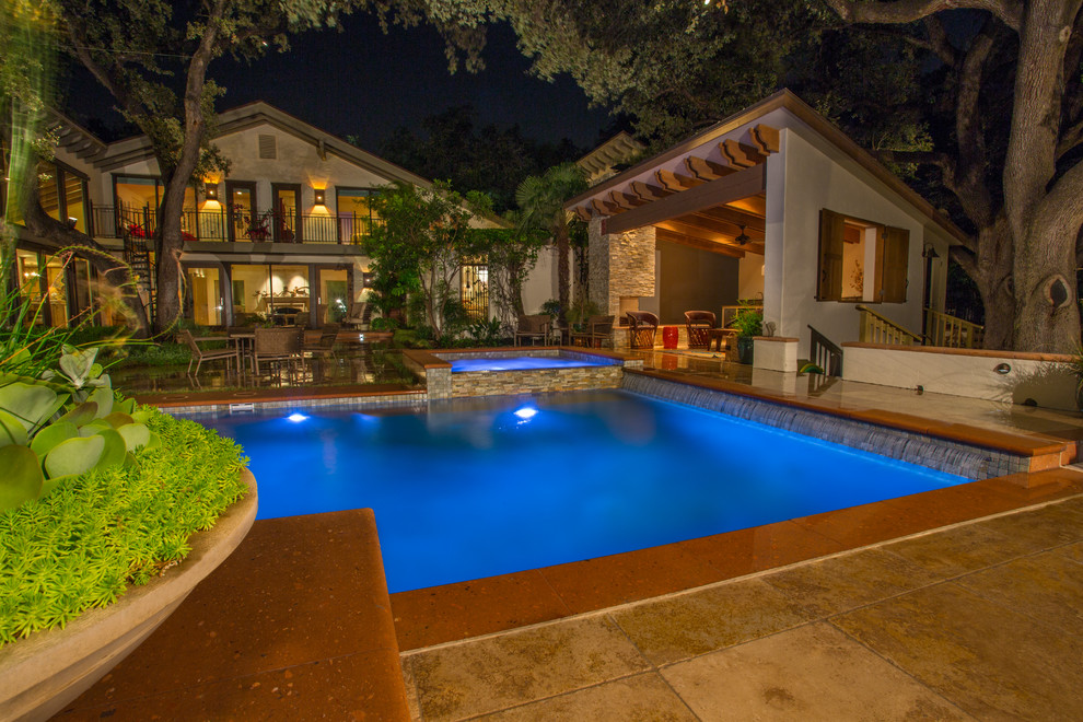 Contemporary swimming pool in Austin.