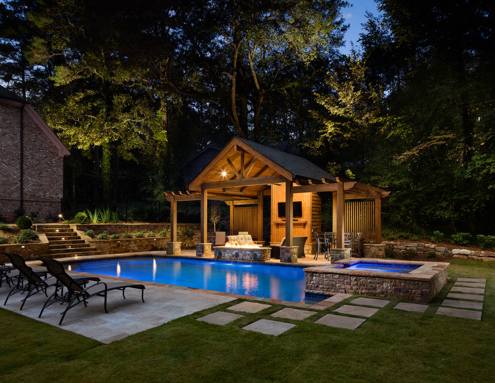 Mittelgroßer Klassischer Pool hinter dem Haus in rechteckiger Form mit Natursteinplatten in Atlanta