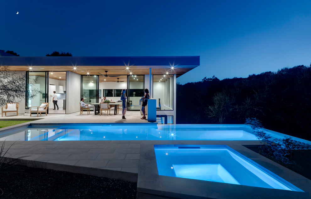 Inspiration for a modern swimming pool in Austin.
