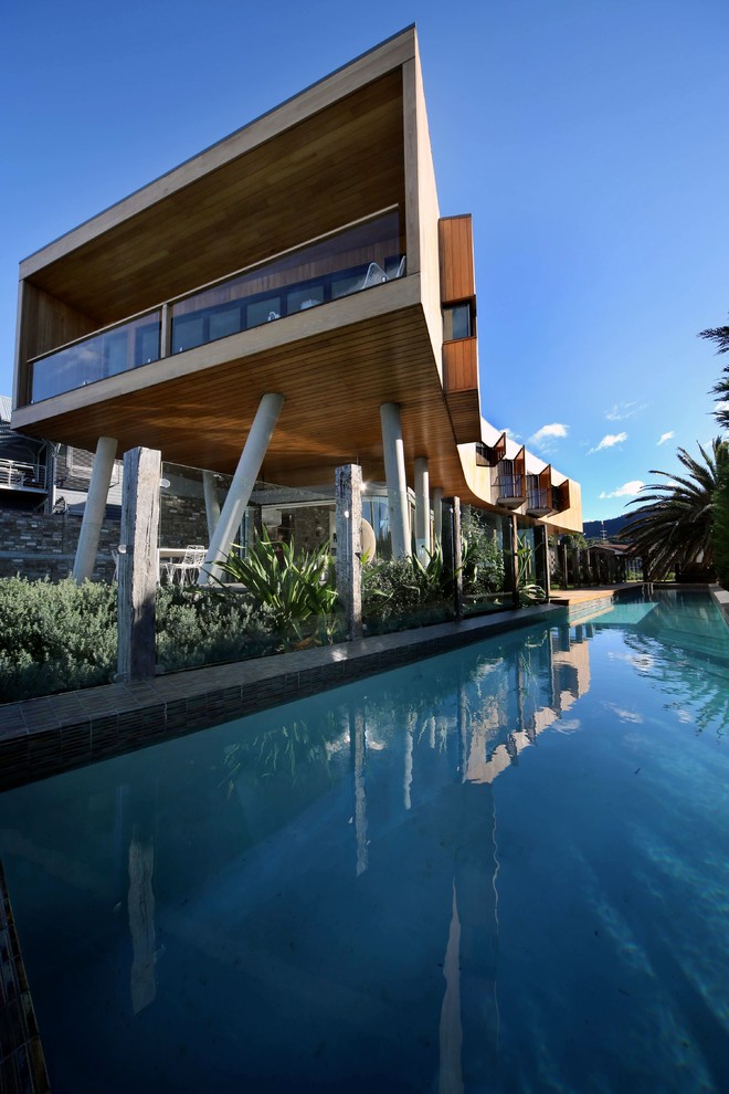 Design ideas for a large modern custom shaped swimming pool in Sydney.