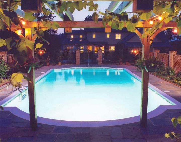 Design ideas for a traditional swimming pool in Richmond.
