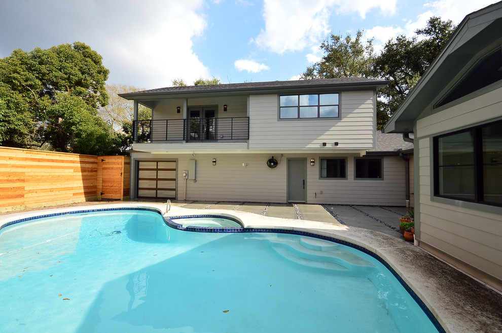 BACK EXTERIOR - Modern - Pool - Houston - by Design Innovation | Houzz