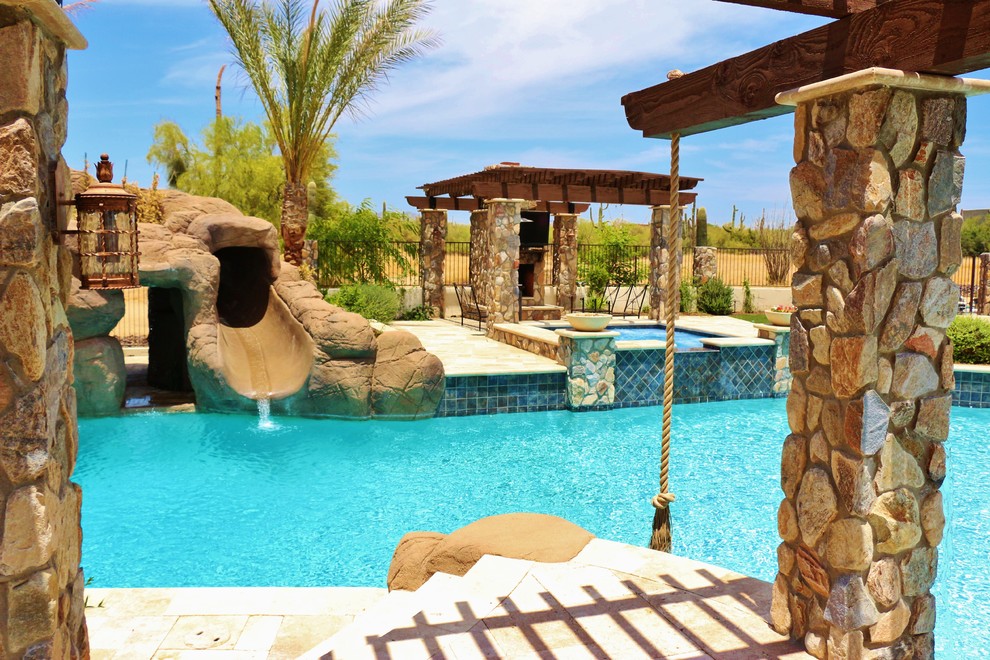 Immagine di una grande piscina monocorsia contemporanea rettangolare dietro casa con fontane e pavimentazioni in pietra naturale