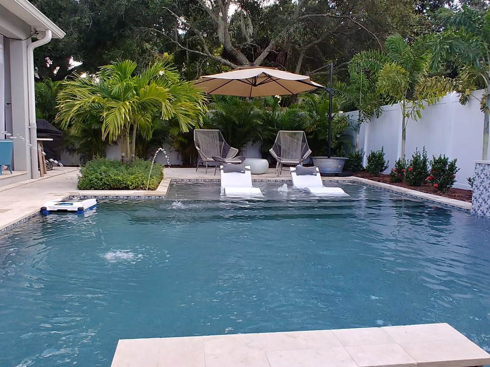 Backyard- South Tampa - Modern - Pool - Tampa - by Landscape-Fusion | Houzz