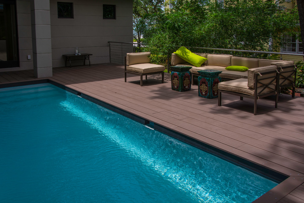 Design ideas for a small modern rectangular swimming pool in Tampa with decking.