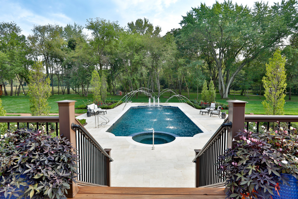 Imagen de piscinas y jacuzzis alargados mediterráneos de tamaño medio a medida en patio trasero con adoquines de piedra natural