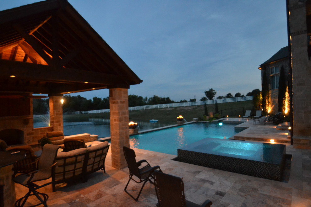 Bartonville Contemporary Pool with Vanishing Edge Spa Contemporaneo